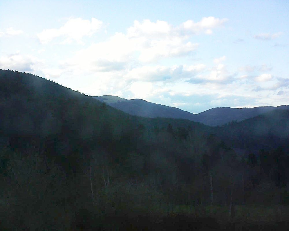 Le petit ballon vu depuis le Domaine Langmatt à Murbach le 13.04.2018 à 19:15 Le petit ballon (Alsace, Vosges) le 13.04.2018 à 19:15