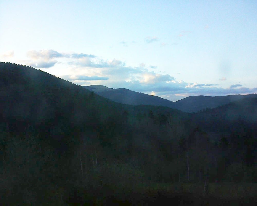 Le petit ballon vu depuis le Domaine Langmatt à Murbach le 13.04.2018 à 20:00 Le petit ballon (Alsace, Vosges) le 13.04.2018 à 20:00