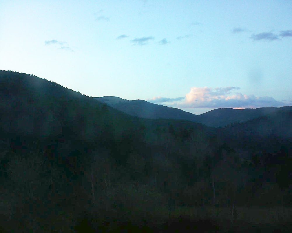 Le petit ballon vu depuis le Domaine Langmatt à Murbach le 13.04.2018 à 20:15 Le petit ballon (Alsace, Vosges) le 13.04.2018 à 20:15