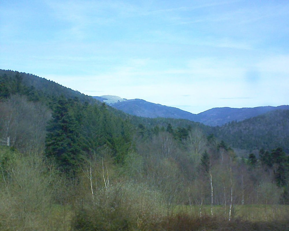 Le petit ballon vu depuis le Domaine Langmatt à Murbach le 14.04.2018 à 12:30 Le petit ballon (Alsace, Vosges) le 14.04.2018 à 12:30