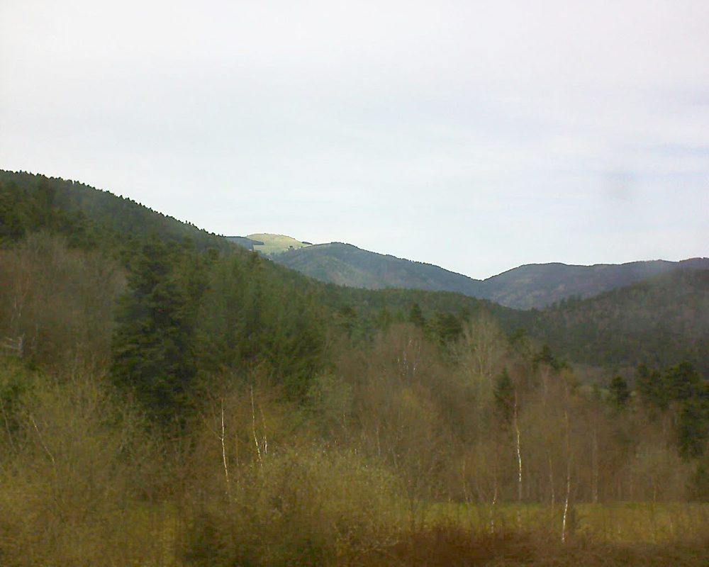 Le petit ballon vu depuis le Domaine Langmatt à Murbach le 14.04.2018 à 14:30 Le petit ballon (Alsace, Vosges) le 14.04.2018 à 14:30