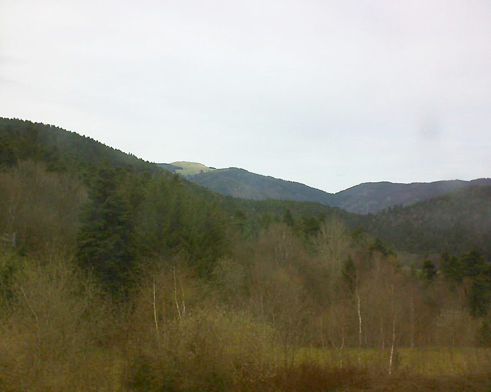 Le petit ballon vu depuis le Domaine Langmatt à Murbach le 14.04.2018 à 14:45 Le petit ballon (Alsace, Vosges) le 14.04.2018 à 14:45