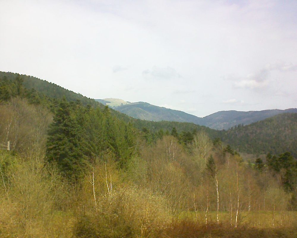 Le petit ballon vu depuis le Domaine Langmatt à Murbach le 15.04.2018 à 12:15 Le petit ballon (Alsace, Vosges) le 15.04.2018 à 12:15