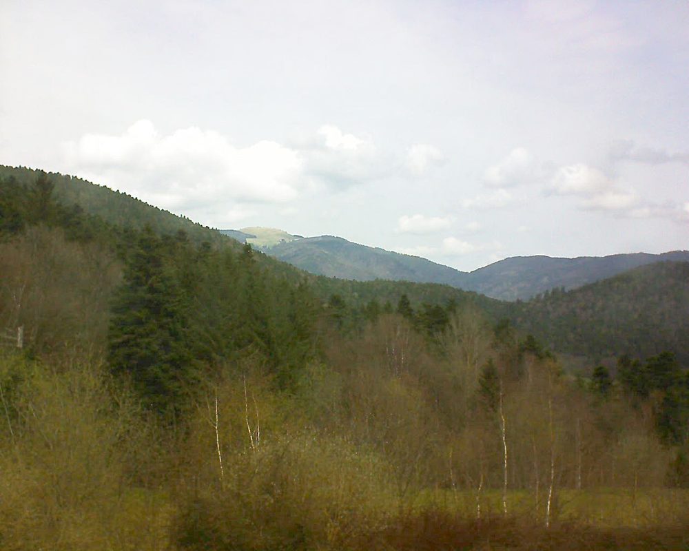 Le petit ballon vu depuis le Domaine Langmatt à Murbach le 15.04.2018 à 12:30 Le petit ballon (Alsace, Vosges) le 15.04.2018 à 12:30