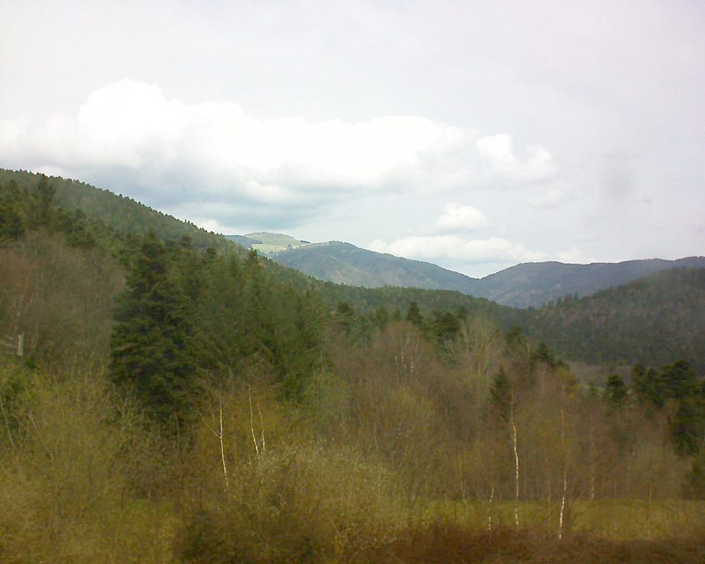 Le petit ballon vu depuis le Domaine Langmatt à Murbach le 15.04.2018 à 12:45 Le petit ballon (Alsace, Vosges) le 15.04.2018 à 12:45