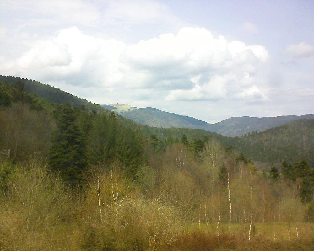 Le petit ballon vu depuis le Domaine Langmatt à Murbach le 15.04.2018 à 14:15 Le petit ballon (Alsace, Vosges) le 15.04.2018 à 14:15