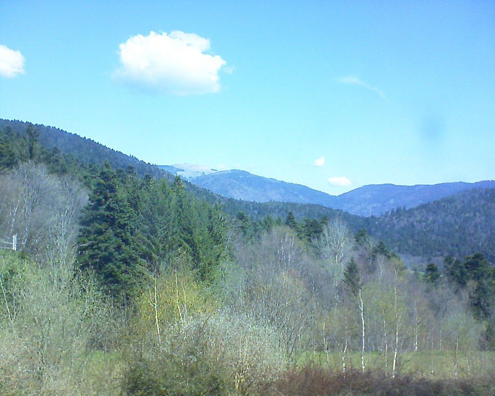 Le petit ballon vu depuis le Domaine Langmatt à Murbach le 17.04.2018 à 12:15 Le petit ballon (Alsace, Vosges) le 17.04.2018 à 12:15
