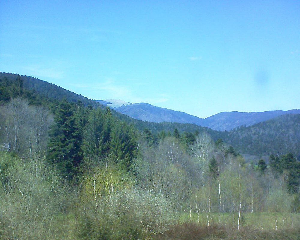 Le petit ballon vu depuis le Domaine Langmatt à Murbach le 17.04.2018 à 14:45 Le petit ballon (Alsace, Vosges) le 17.04.2018 à 14:45