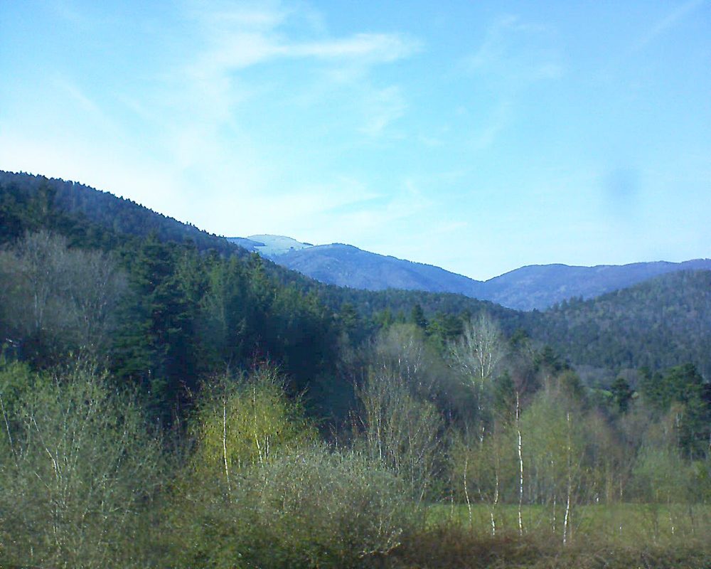 Le petit ballon vu depuis le Domaine Langmatt à Murbach le 17.04.2018 à 17:15 Le petit ballon (Alsace, Vosges) le 17.04.2018 à 17:15