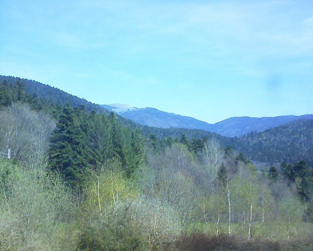Le petit ballon vu depuis le Domaine Langmatt à Murbach le 18.04.2018 à 11:45 Le petit ballon (Alsace, Vosges) le 18.04.2018 à 11:45