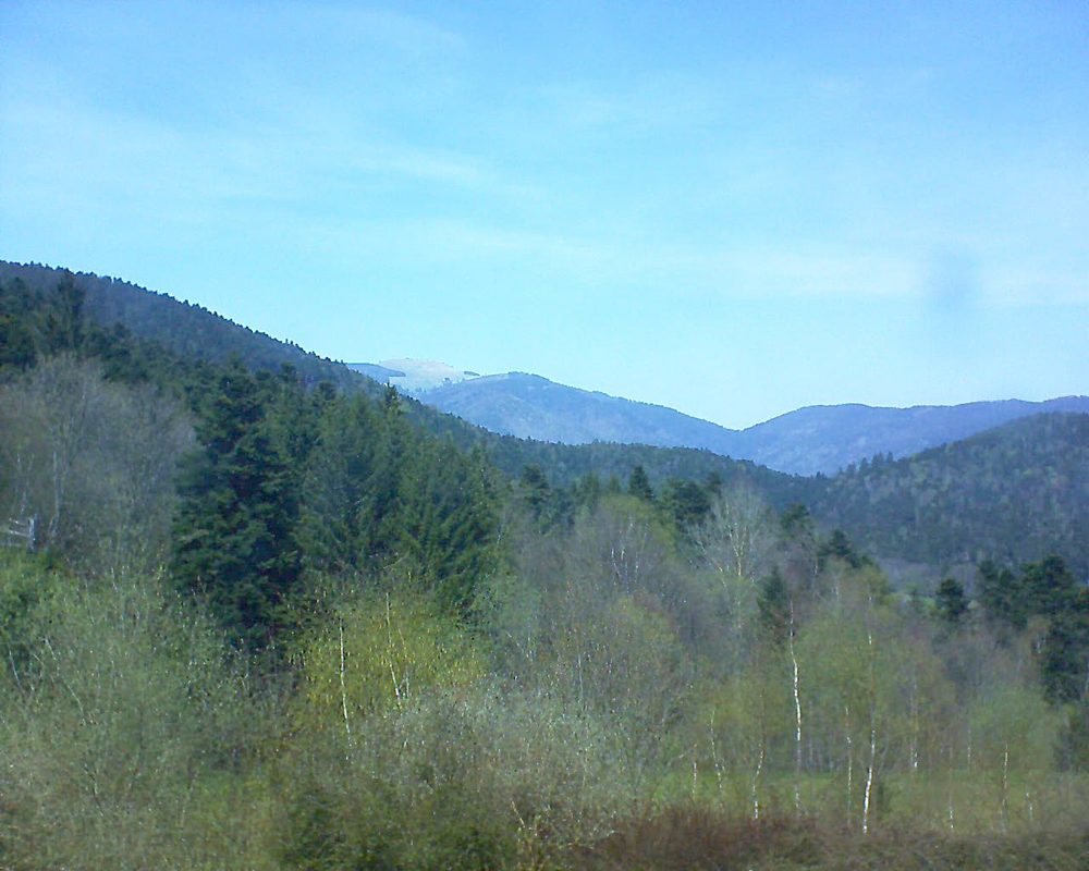 Le petit ballon vu depuis le Domaine Langmatt à Murbach le 18.04.2018 à 14:15 Le petit ballon (Alsace, Vosges) le 18.04.2018 à 14:15