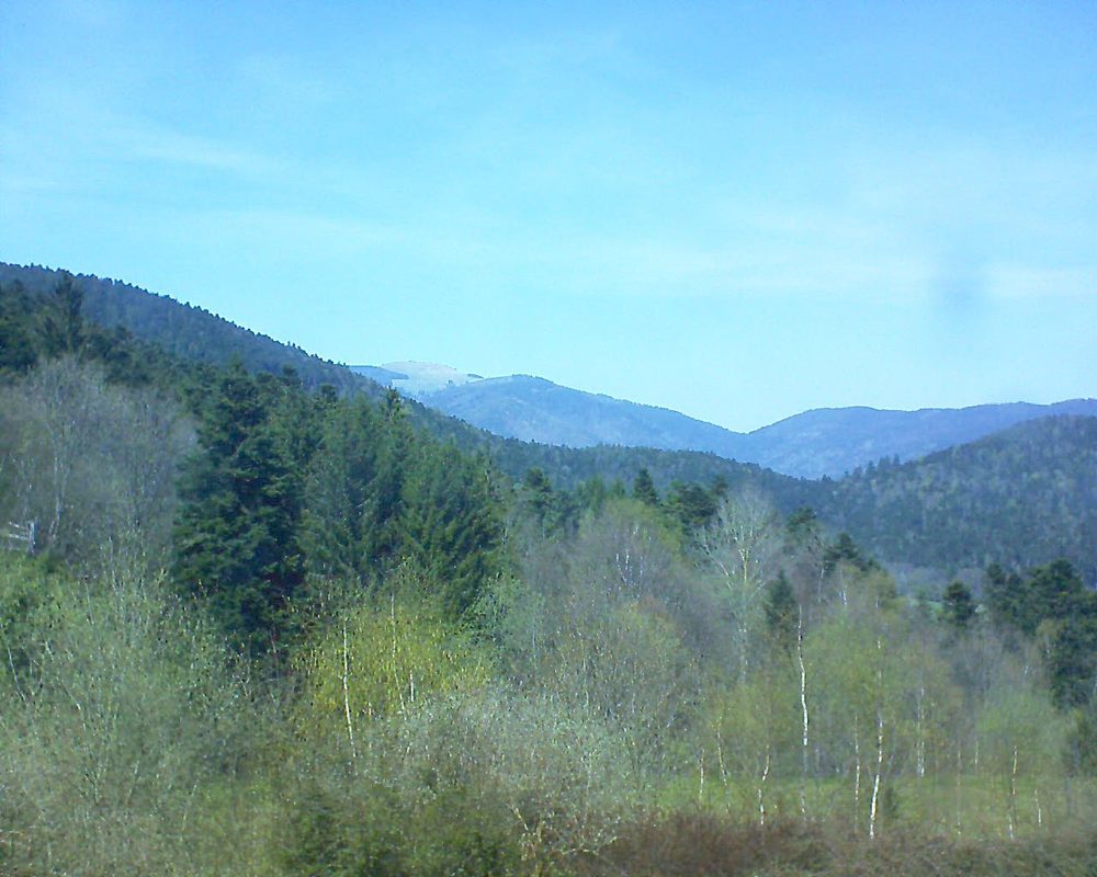 Le petit ballon vu depuis le Domaine Langmatt à Murbach le 18.04.2018 à 14:30 Le petit ballon (Alsace, Vosges) le 18.04.2018 à 14:30