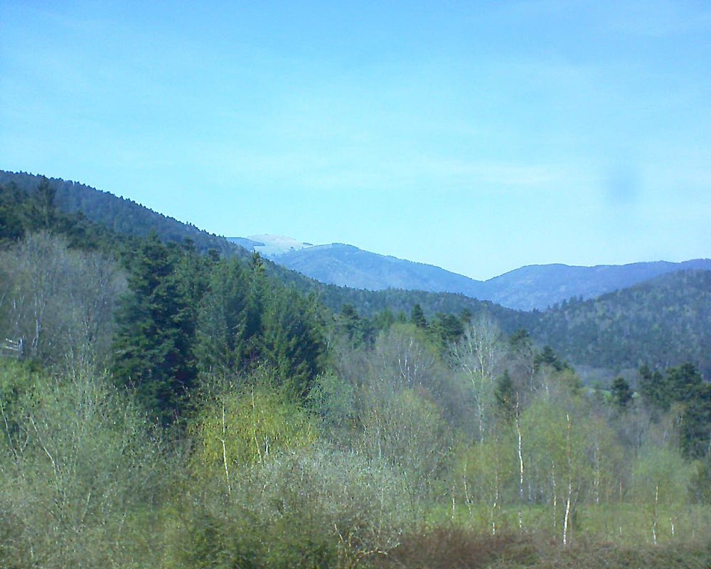 Le petit ballon vu depuis le Domaine Langmatt à Murbach le 18.04.2018 à 15:00 Le petit ballon (Alsace, Vosges) le 18.04.2018 à 15:00