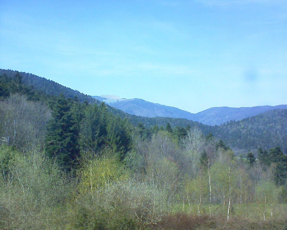 Le petit ballon vu depuis le Domaine Langmatt à Murbach le 18.04.2018 à 15:15 Le petit ballon (Alsace, Vosges) le 18.04.2018 à 15:15