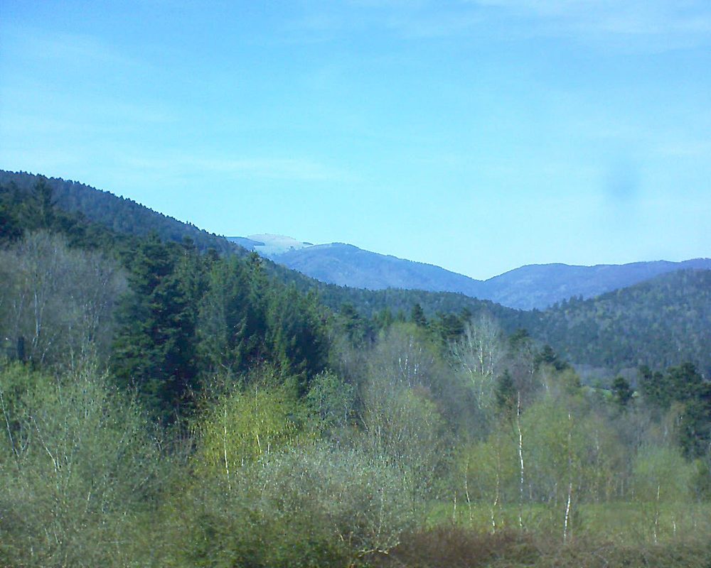 Le petit ballon vu depuis le Domaine Langmatt à Murbach le 18.04.2018 à 15:45 Le petit ballon (Alsace, Vosges) le 18.04.2018 à 15:45
