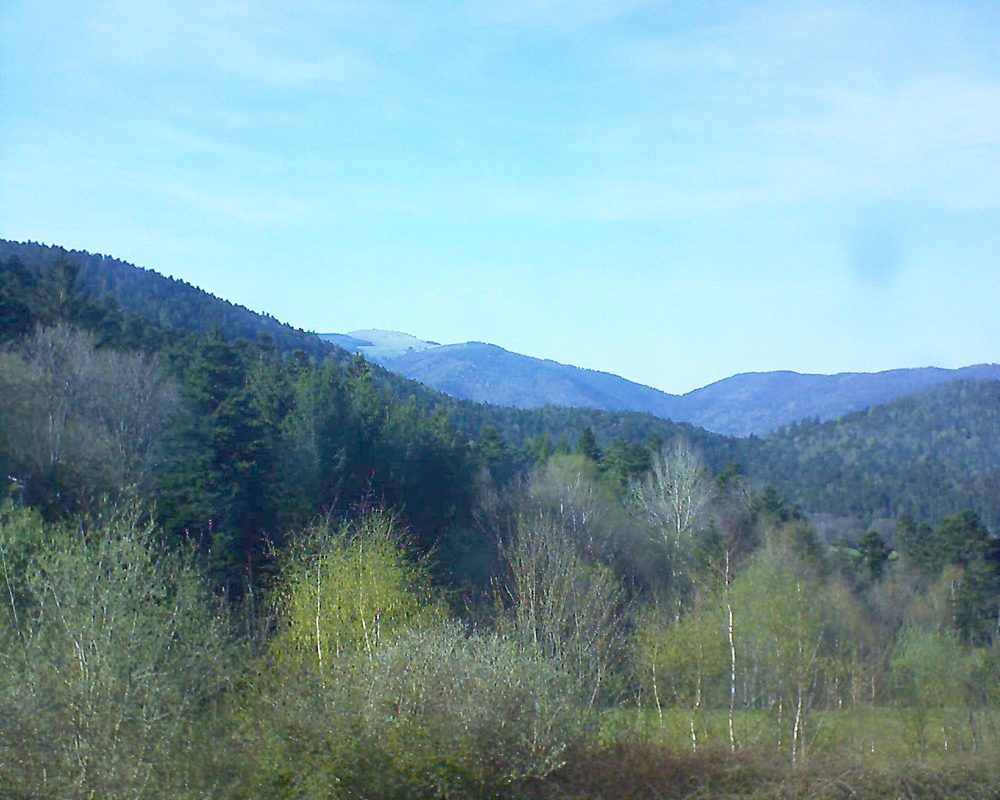 Le petit ballon vu depuis le Domaine Langmatt à Murbach le 18.04.2018 à 17:15 Le petit ballon (Alsace, Vosges) le 18.04.2018 à 17:15