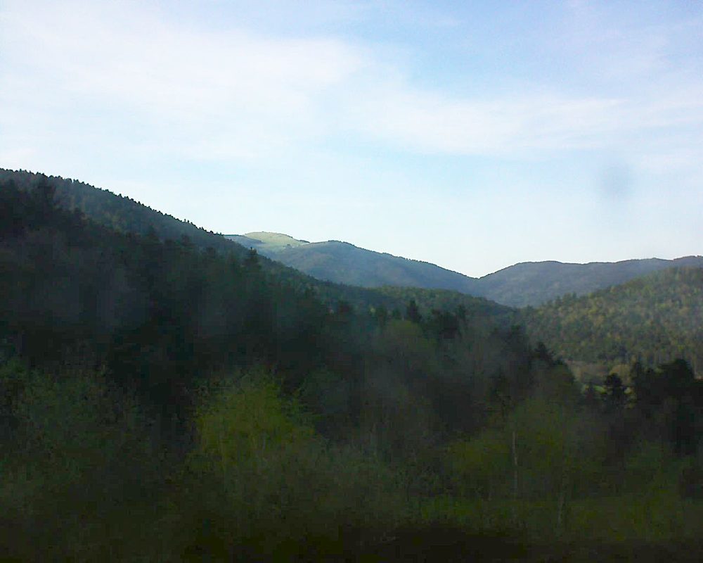 Le petit ballon vu depuis le Domaine Langmatt à Murbach le 18.04.2018 à 18:15 Le petit ballon (Alsace, Vosges) le 18.04.2018 à 18:15