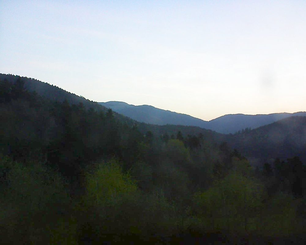 Le petit ballon vu depuis le Domaine Langmatt à Murbach le 19.04.2018 à 06:30 Le petit ballon (Alsace, Vosges) le 19.04.2018 à 06:30
