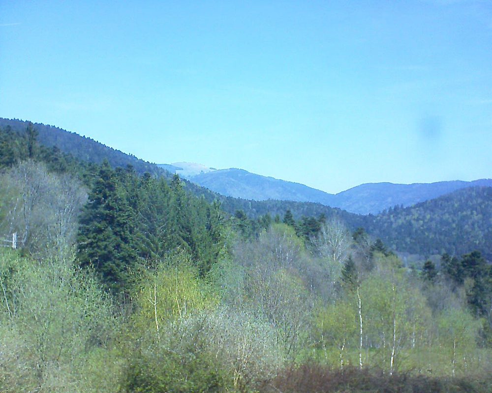 Le petit ballon vu depuis le Domaine Langmatt à Murbach le 19.04.2018 à 12:15 Le petit ballon (Alsace, Vosges) le 19.04.2018 à 12:15