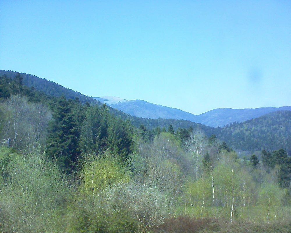 Le petit ballon vu depuis le Domaine Langmatt à Murbach le 19.04.2018 à 15:00 Le petit ballon (Alsace, Vosges) le 19.04.2018 à 15:00