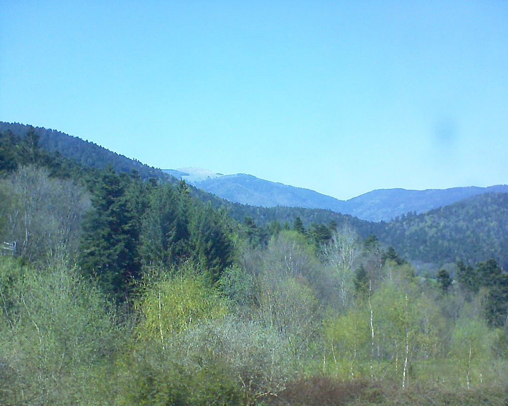 Le petit ballon vu depuis le Domaine Langmatt à Murbach le 19.04.2018 à 15:15 Le petit ballon (Alsace, Vosges) le 19.04.2018 à 15:15