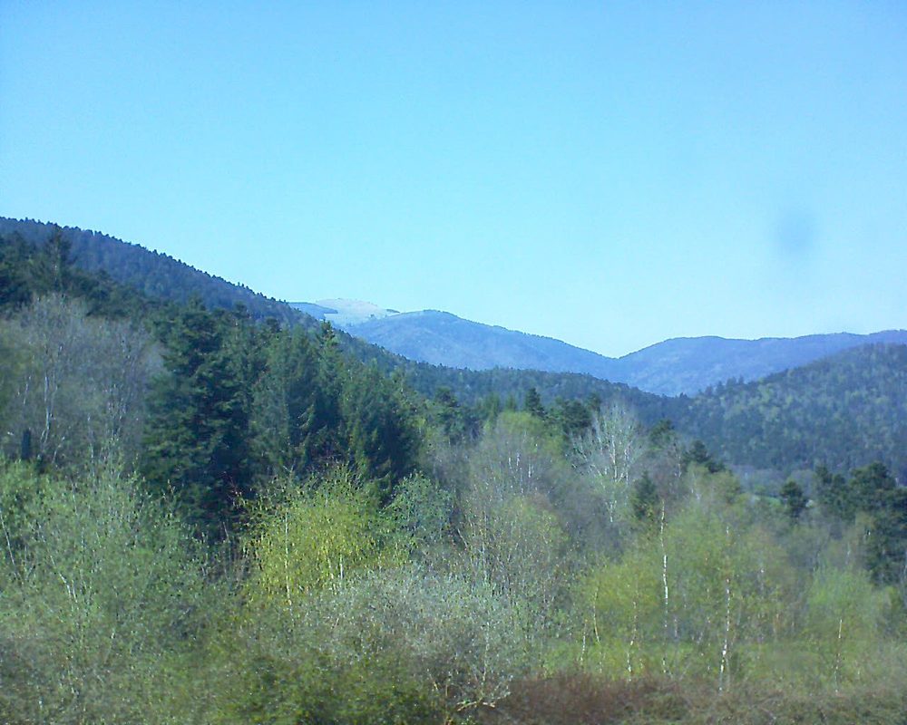 Le petit ballon vu depuis le Domaine Langmatt à Murbach le 19.04.2018 à 15:45 Le petit ballon (Alsace, Vosges) le 19.04.2018 à 15:45