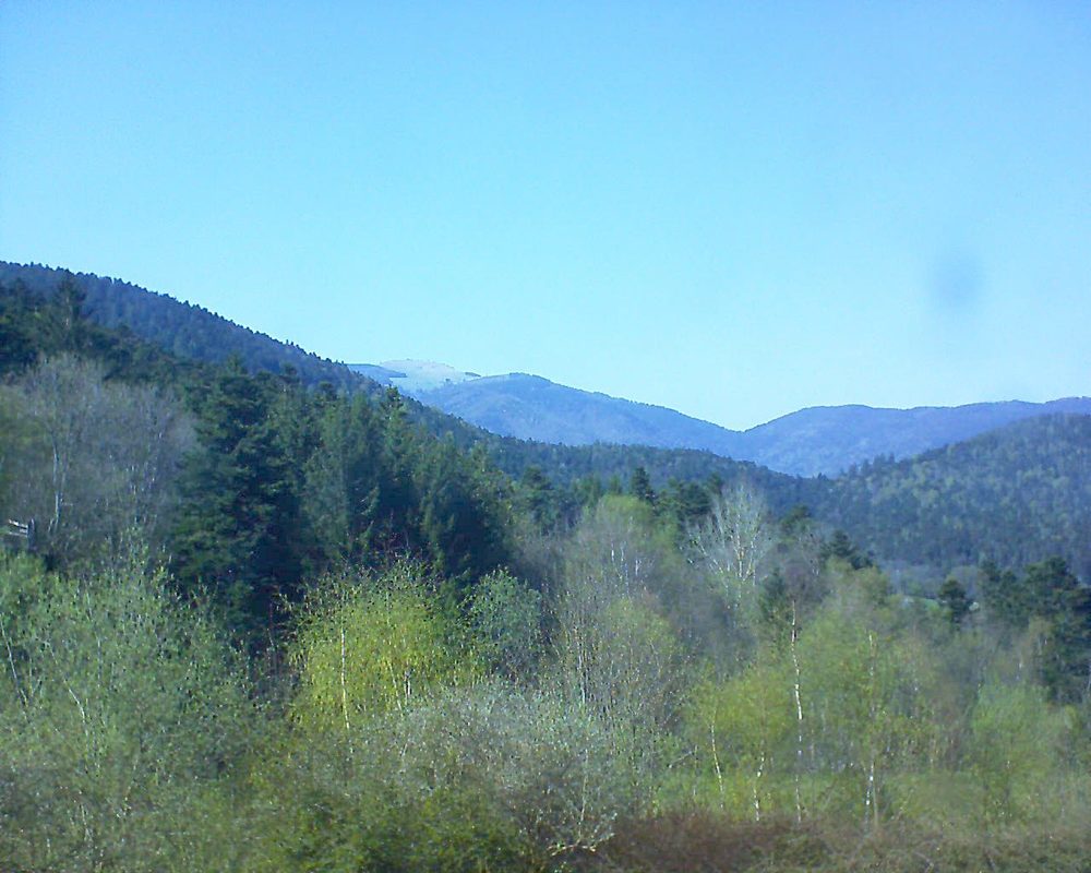 Le petit ballon vu depuis le Domaine Langmatt à Murbach le 19.04.2018 à 16:15 Le petit ballon (Alsace, Vosges) le 19.04.2018 à 16:15