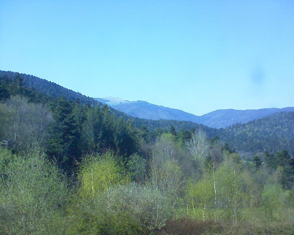 Le petit ballon vu depuis le Domaine Langmatt à Murbach le 19.04.2018 à 16:30 Le petit ballon (Alsace, Vosges) le 19.04.2018 à 16:30
