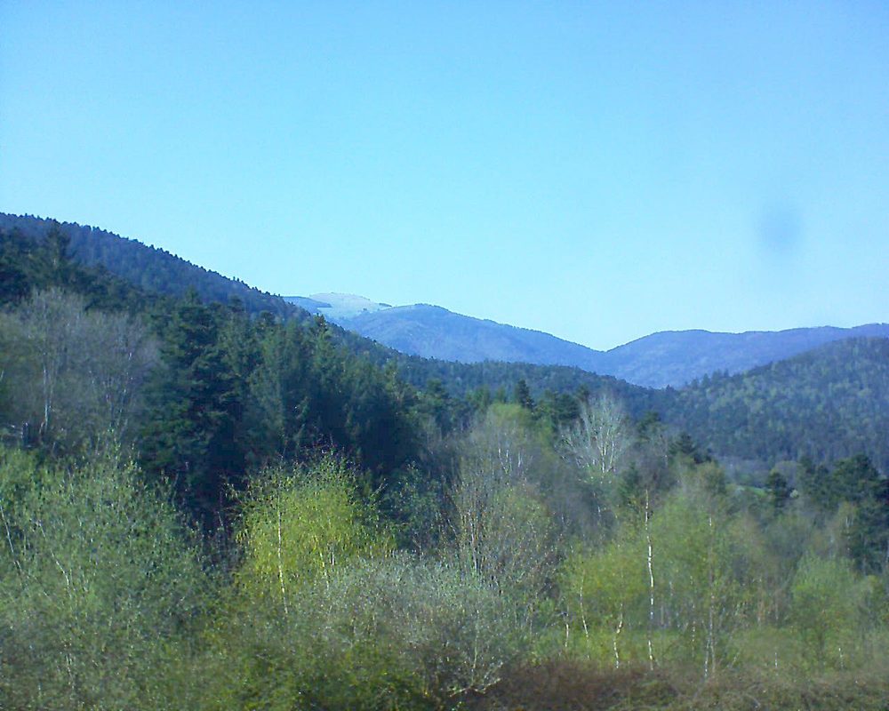 Le petit ballon vu depuis le Domaine Langmatt à Murbach le 19.04.2018 à 16:45 Le petit ballon (Alsace, Vosges) le 19.04.2018 à 16:45