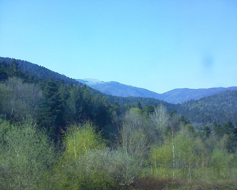 Le petit ballon vu depuis le Domaine Langmatt à Murbach le 19.04.2018 à 17:00 Le petit ballon (Alsace, Vosges) le 19.04.2018 à 17:00