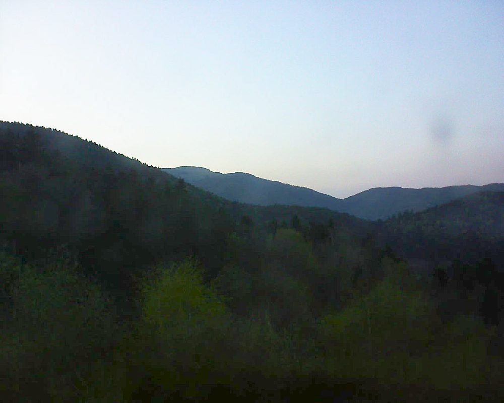 Le petit ballon vu depuis le Domaine Langmatt à Murbach le 19.04.2018 à 20:30 Le petit ballon (Alsace, Vosges) le 19.04.2018 à 20:30