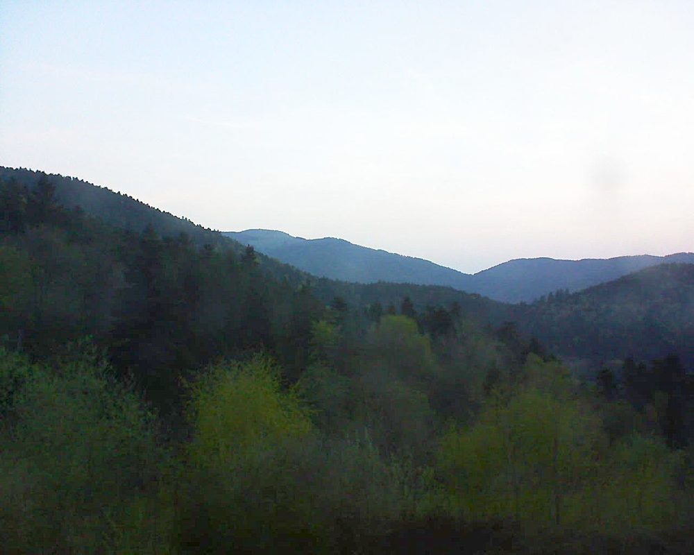 Le petit ballon vu depuis le Domaine Langmatt à Murbach le 20.04.2018 à 06:30 Le petit ballon (Alsace, Vosges) le 20.04.2018 à 06:30
