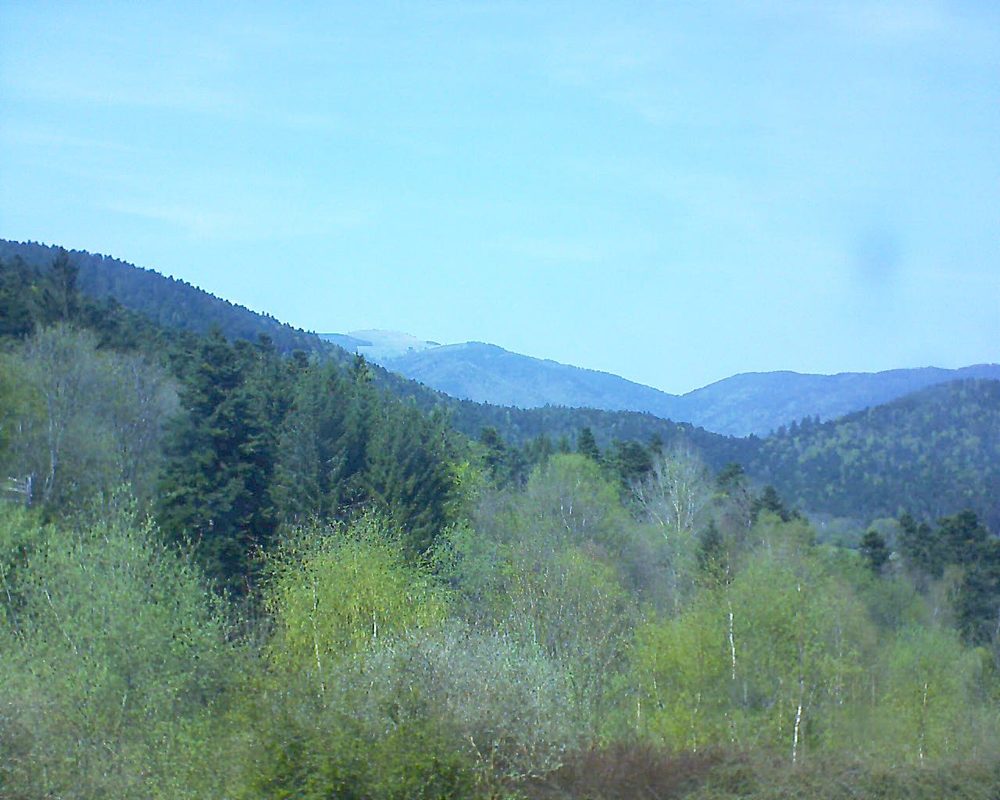 Le petit ballon vu depuis le Domaine Langmatt à Murbach le 20.04.2018 à 14:45 Le petit ballon (Alsace, Vosges) le 20.04.2018 à 14:45