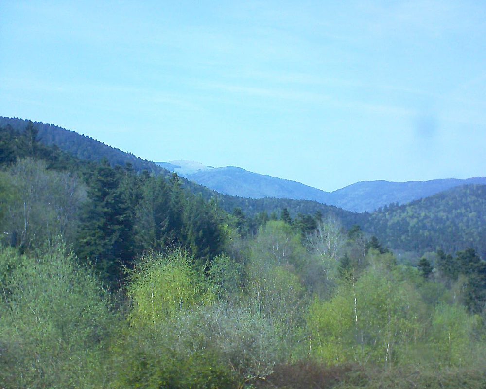 Le petit ballon vu depuis le Domaine Langmatt à Murbach le 20.04.2018 à 15:45 Le petit ballon (Alsace, Vosges) le 20.04.2018 à 15:45