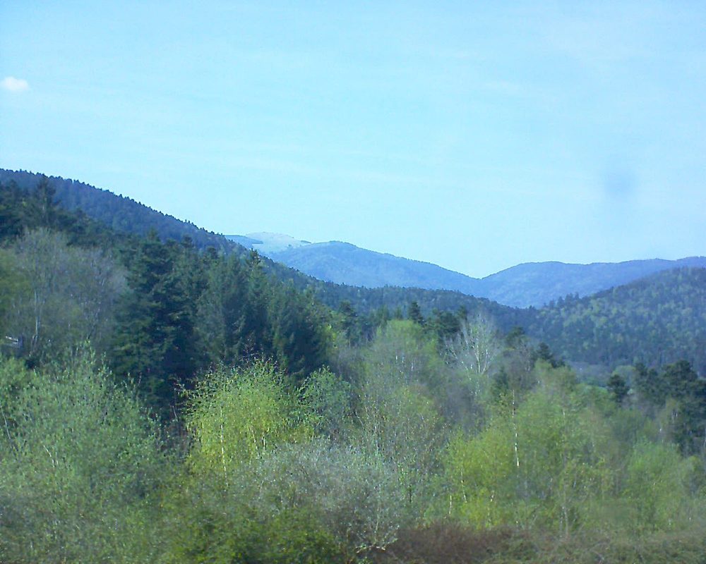 Le petit ballon vu depuis le Domaine Langmatt à Murbach le 20.04.2018 à 16:00 Le petit ballon (Alsace, Vosges) le 20.04.2018 à 16:00