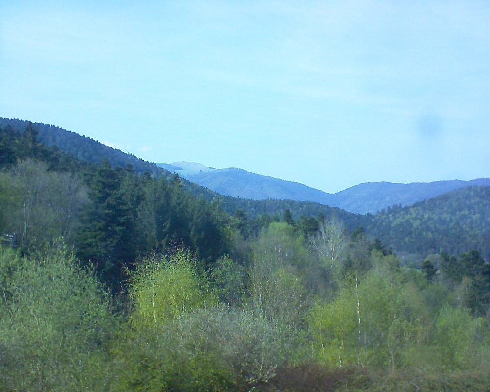 Le petit ballon vu depuis le Domaine Langmatt à Murbach le 20.04.2018 à 16:30 Le petit ballon (Alsace, Vosges) le 20.04.2018 à 16:30