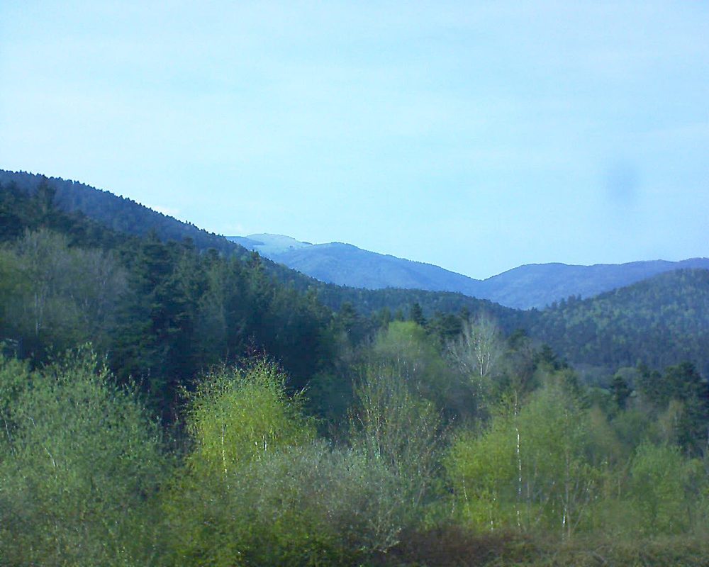 Le petit ballon vu depuis le Domaine Langmatt à Murbach le 20.04.2018 à 17:15 Le petit ballon (Alsace, Vosges) le 20.04.2018 à 17:15