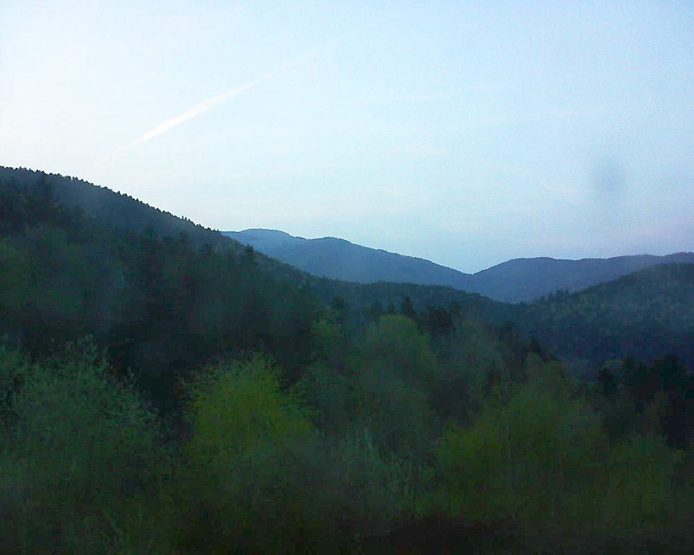 Le petit ballon vu depuis le Domaine Langmatt à Murbach le 20.04.2018 à 20:15 Le petit ballon (Alsace, Vosges) le 20.04.2018 à 20:15