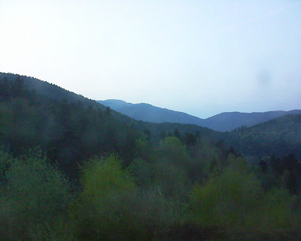 Le petit ballon vu depuis le Domaine Langmatt à Murbach le 20.04.2018 à 20:30 Le petit ballon (Alsace, Vosges) le 20.04.2018 à 20:30