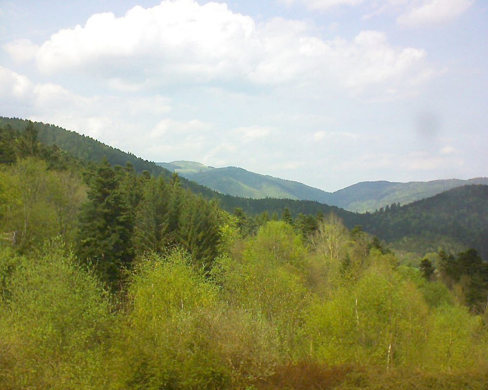 Le petit ballon vu depuis le Domaine Langmatt à Murbach le 21.04.2018 à 14:45 Le petit ballon (Alsace, Vosges) le 21.04.2018 à 14:45