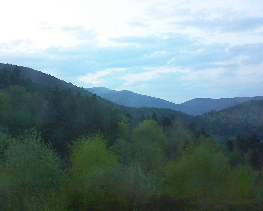 Le petit ballon vu depuis le Domaine Langmatt à Murbach le 21.04.2018 à 20:30 Le petit ballon (Alsace, Vosges) le 21.04.2018 à 20:30