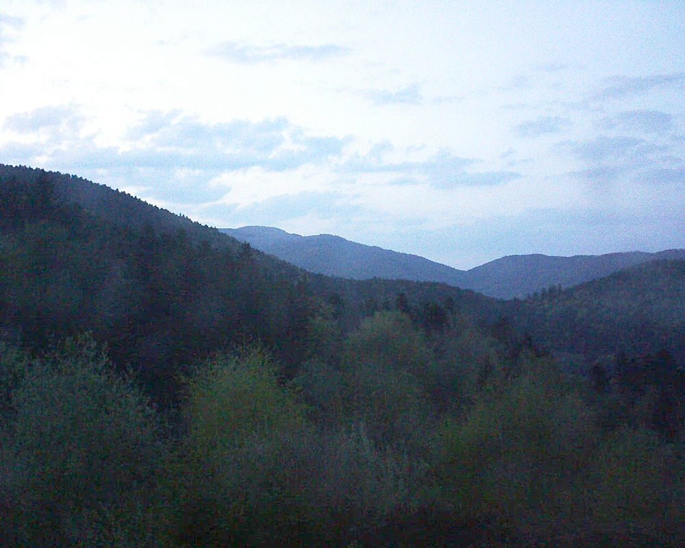 Le petit ballon vu depuis le Domaine Langmatt à Murbach le 21.04.2018 à 20:45 Le petit ballon (Alsace, Vosges) le 21.04.2018 à 20:45