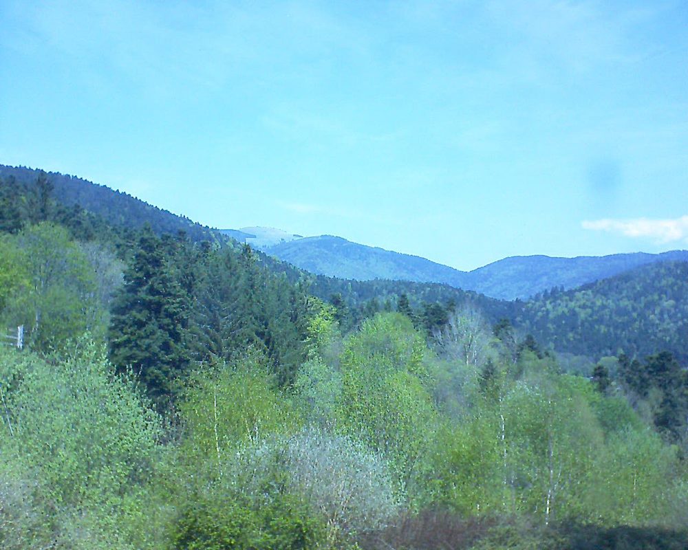 Le petit ballon vu depuis le Domaine Langmatt à Murbach le 22.04.2018 à 12:45 Le petit ballon (Alsace, Vosges) le 22.04.2018 à 12:45