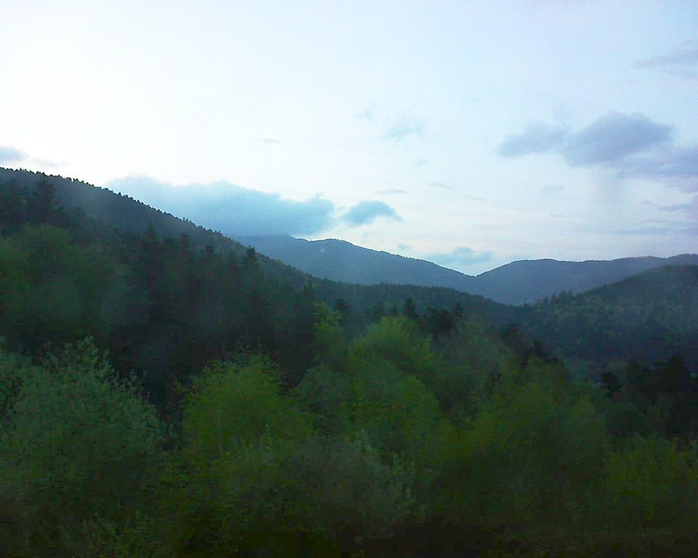 Le petit ballon vu depuis le Domaine Langmatt à Murbach le 23.04.2018 à 20:30 Le petit ballon (Alsace, Vosges) le 23.04.2018 à 20:30