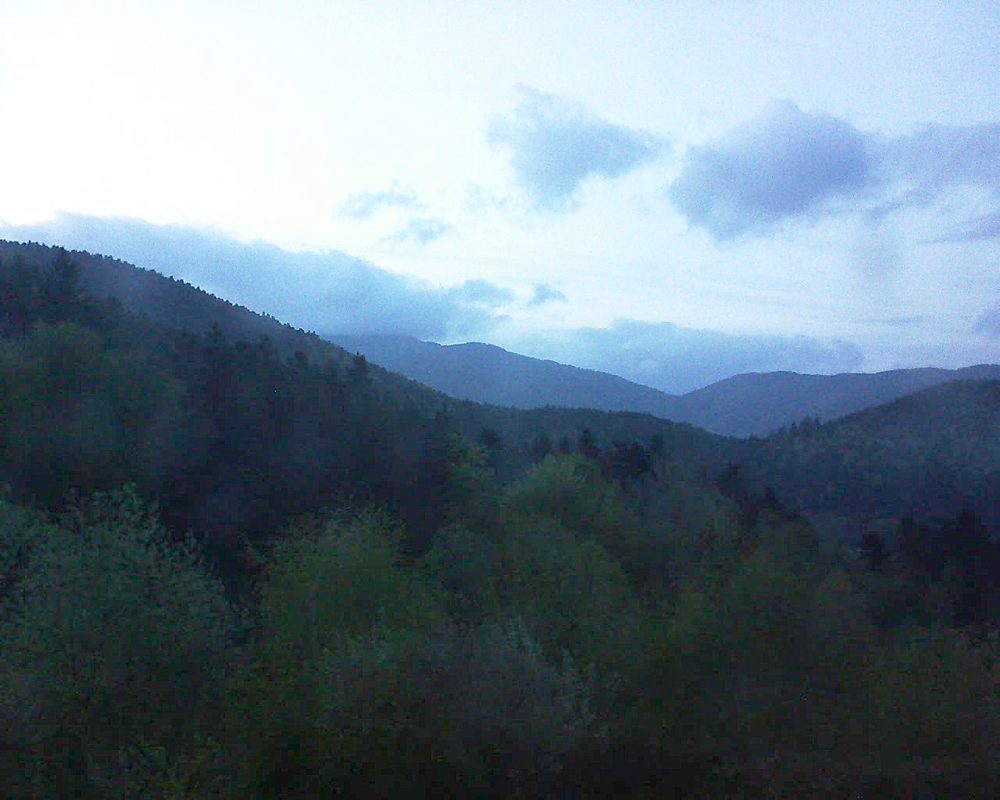 Le petit ballon vu depuis le Domaine Langmatt à Murbach le 23.04.2018 à 20:45 Le petit ballon (Alsace, Vosges) le 23.04.2018 à 20:45