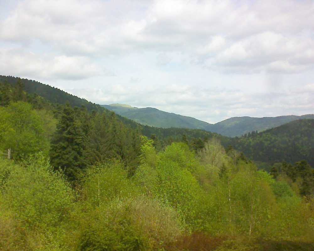 Le petit ballon vu depuis le Domaine Langmatt à Murbach le 24.04.2018 à 12:45 Le petit ballon (Alsace, Vosges) le 24.04.2018 à 12:45