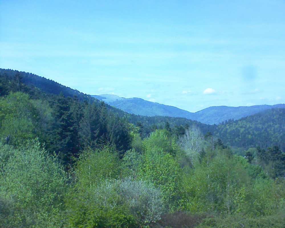 Le petit ballon vu depuis le Domaine Langmatt à Murbach le 24.04.2018 à 15:45 Le petit ballon (Alsace, Vosges) le 24.04.2018 à 15:45
