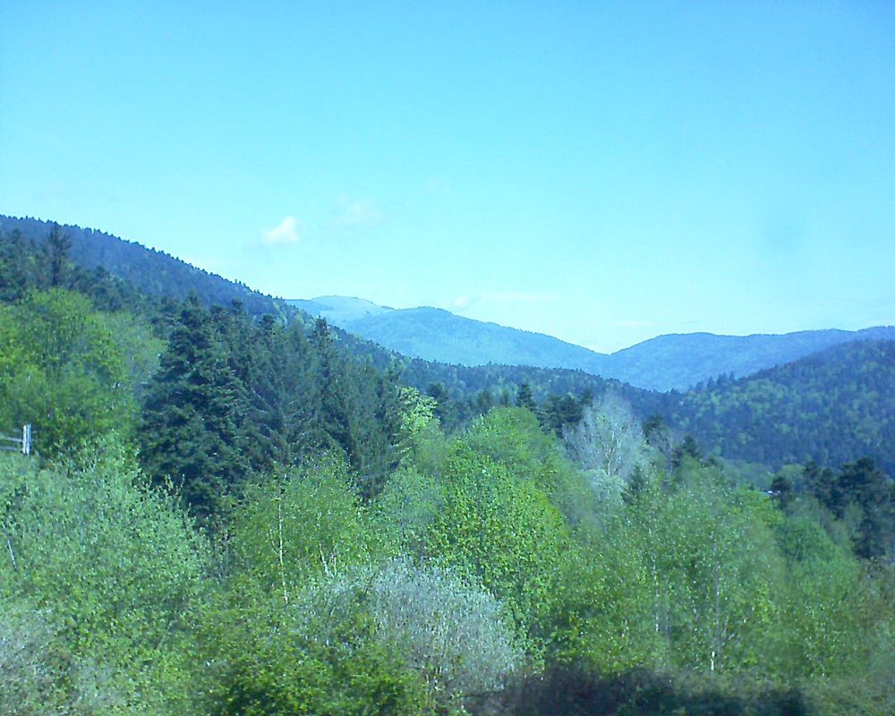 Le petit ballon vu depuis le Domaine Langmatt à Murbach le 25.04.2018 à 11:45 Le petit ballon (Alsace, Vosges) le 25.04.2018 à 11:45