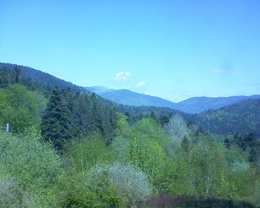 Le petit ballon vu depuis le Domaine Langmatt à Murbach le 25.04.2018 à 12:15 Le petit ballon (Alsace, Vosges) le 25.04.2018 à 12:15