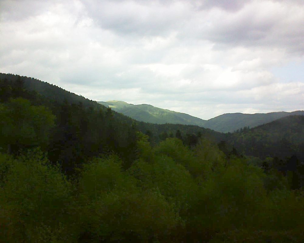 Le petit ballon vu depuis le Domaine Langmatt à Murbach le 25.04.2018 à 15:15 Le petit ballon (Alsace, Vosges) le 25.04.2018 à 15:15